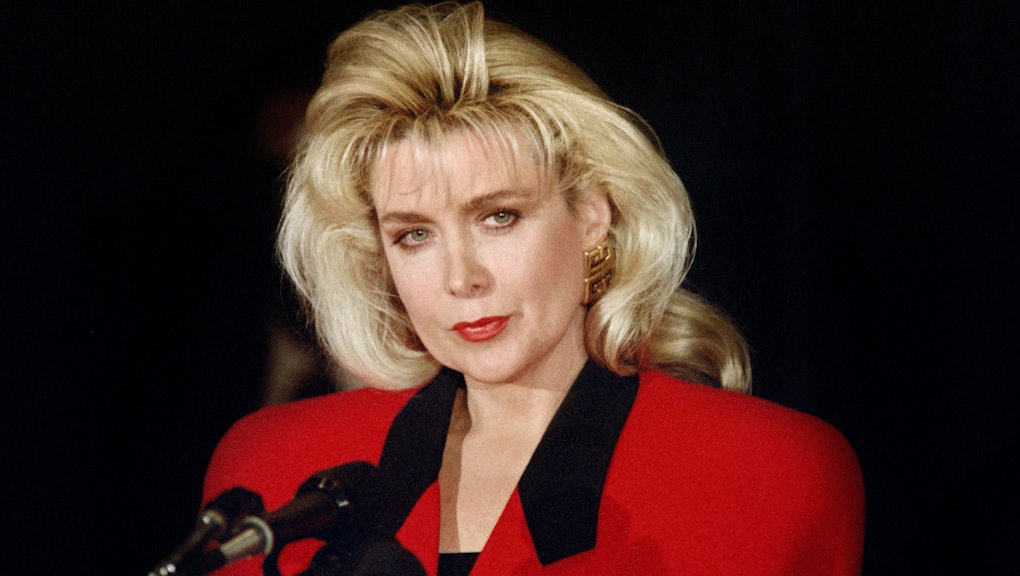 Die 75 Jahre alte 165 cm große Gennifer Flowers im 2025 Foto