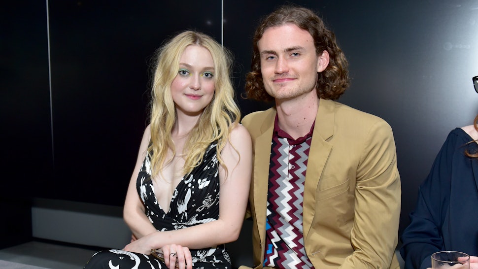 Dakota Fanning met vriendelijke, vriend Jamie Strachan 