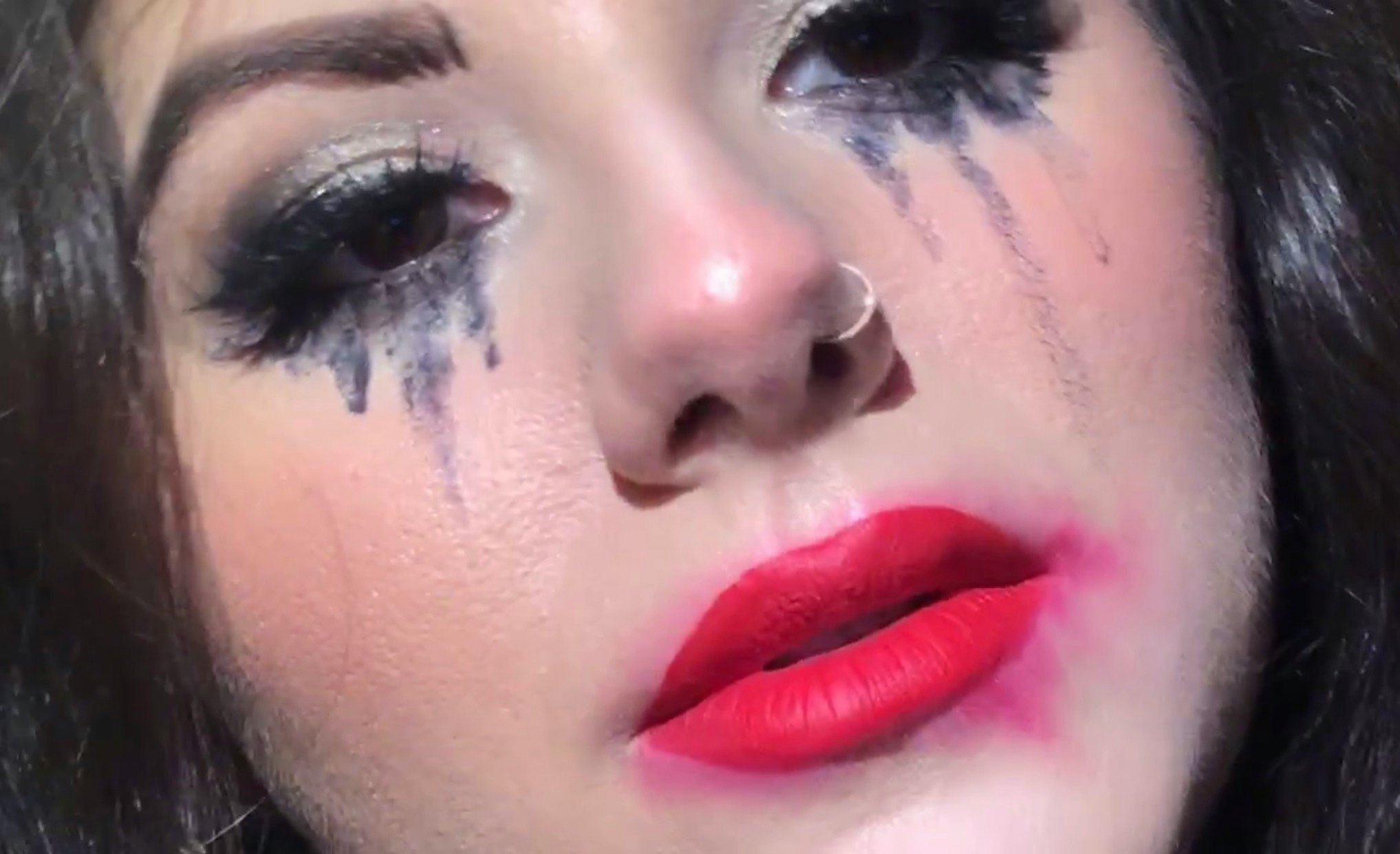 Lipstick smearing makeout
