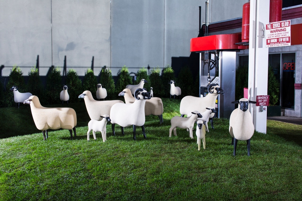 Овцы инсталляция