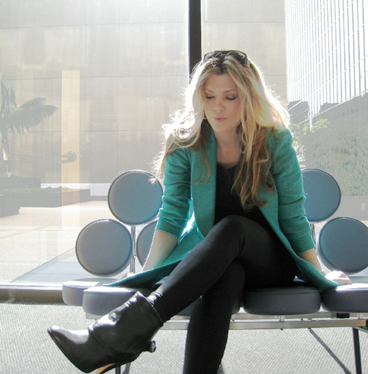 9 Hairstyles For The Office That Are So Corporate Chic 9-hairstyles-for-the-office-that-are-so-corporate-chic