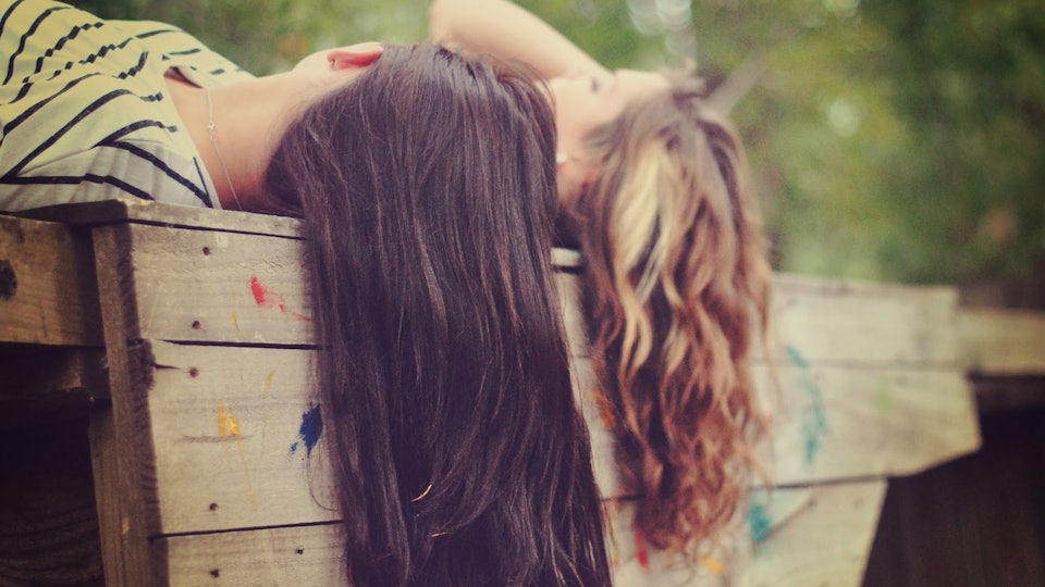 4 Ways To Wake Up With Curls When Your Hair Is Straight