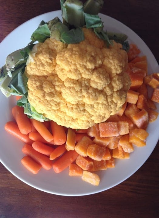Raw carrots and cauliflower served on a plate