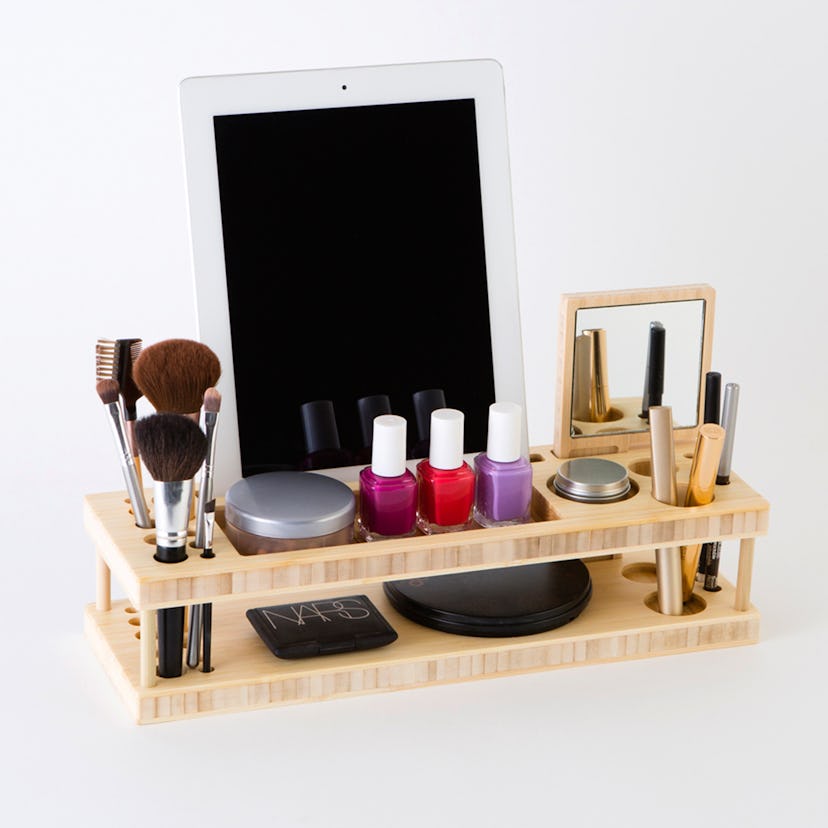 Wooden beauty station for makeup