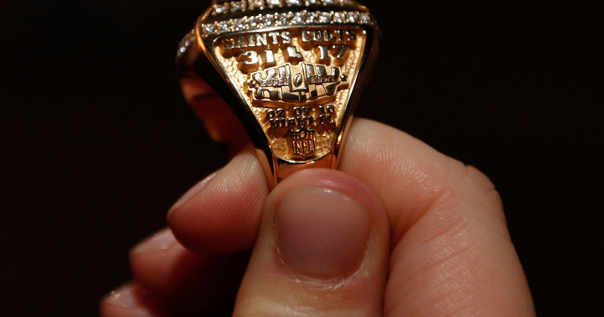 Korting belediging amateur How Much Is A Super Bowl Ring Worth? The Winning Team Will Be Going Home  With Some Seriously Fancy Jewelry