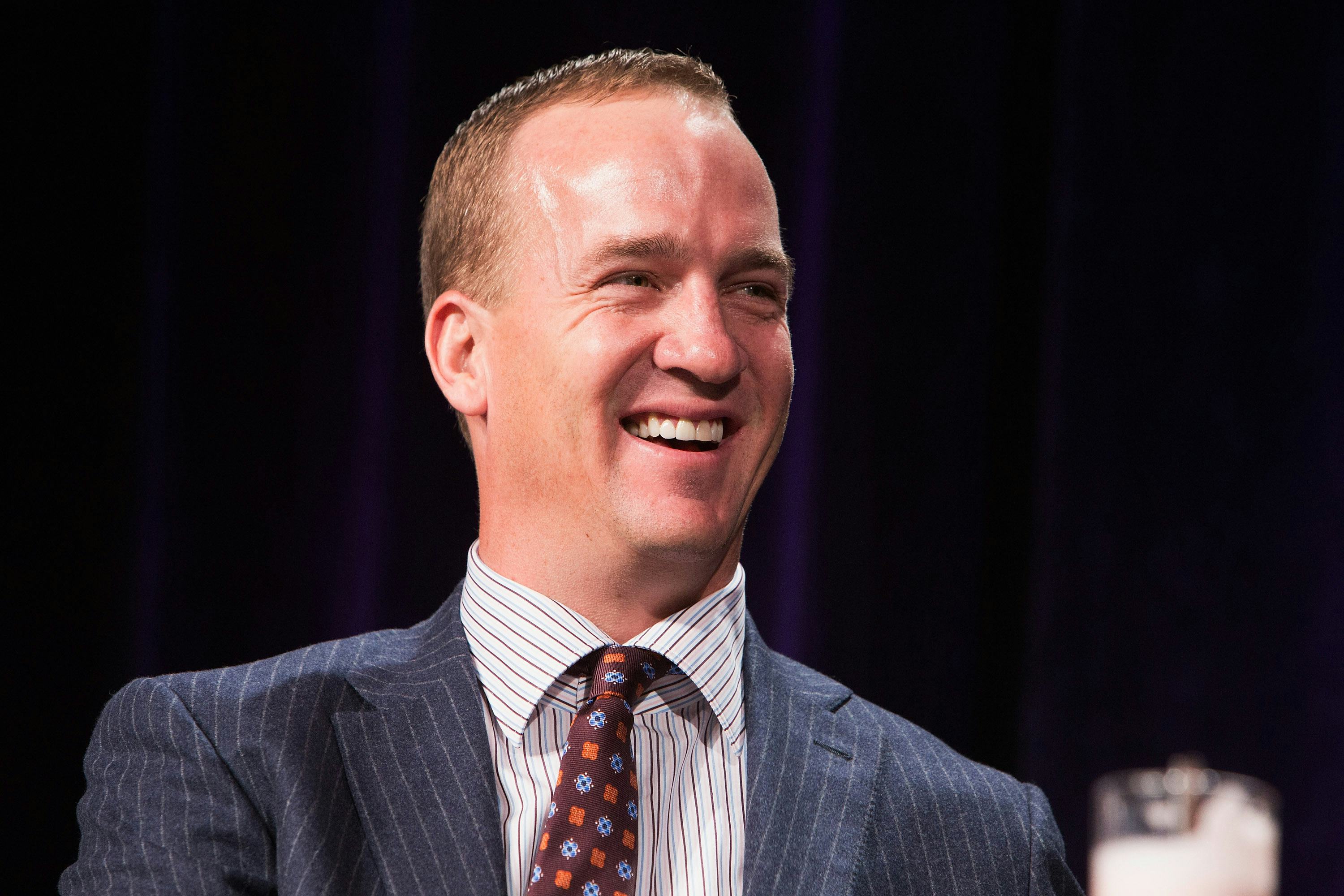 Watch Peyton Mannings Snl United Way Sketch Relive Its Glory