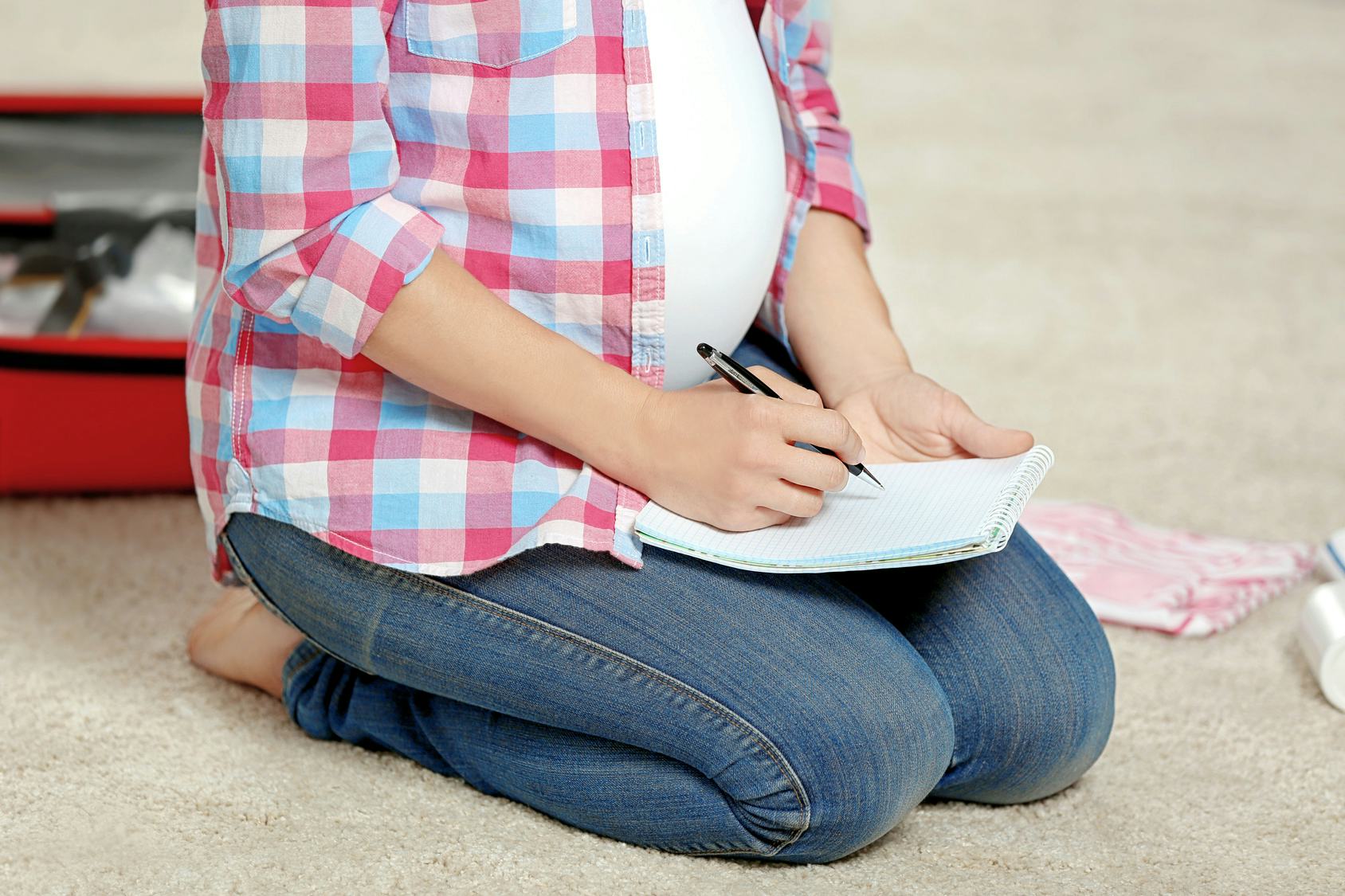 17 Real Breastfeeding Questions On Lumps, Pumping Laws, & More