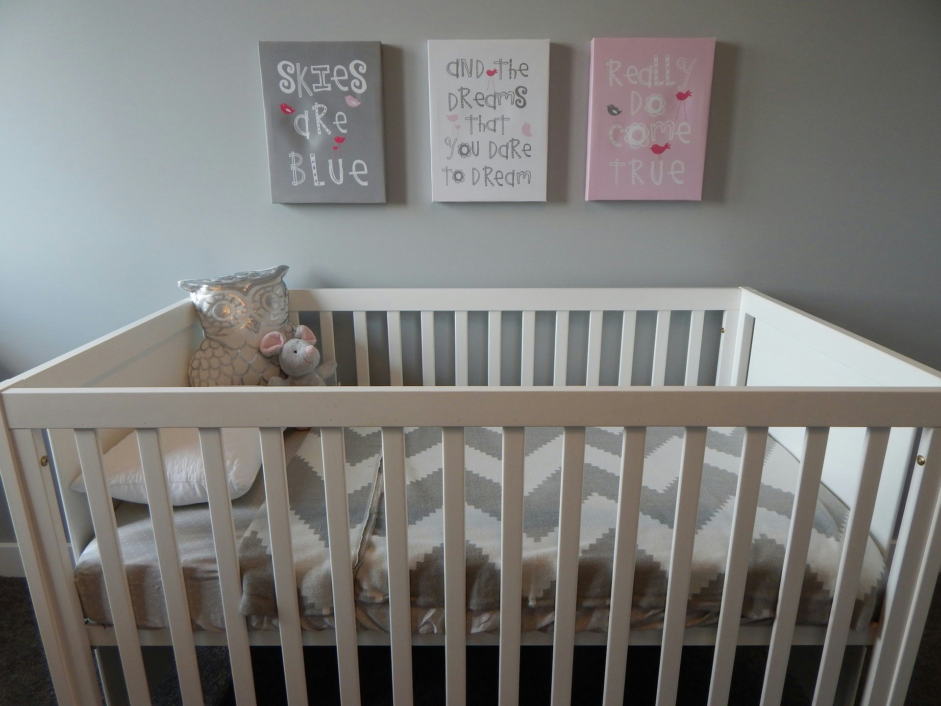 how to set up crib for newborn