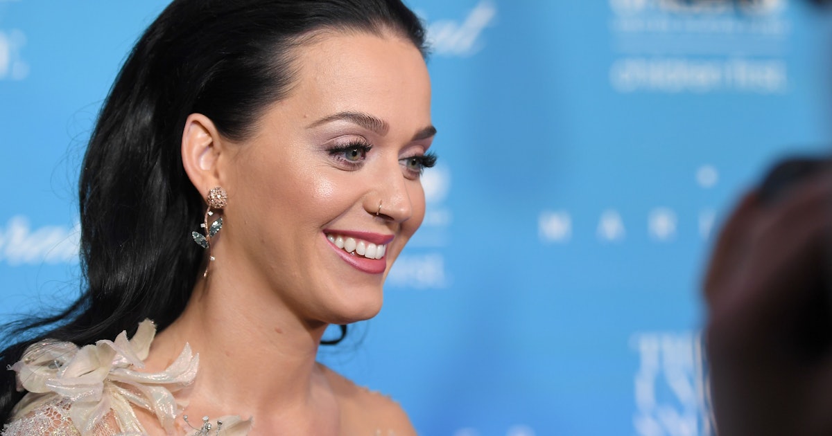 People Think Katy Perry Confirmed A Pregnancy With A Belly Rub, & It's ...
