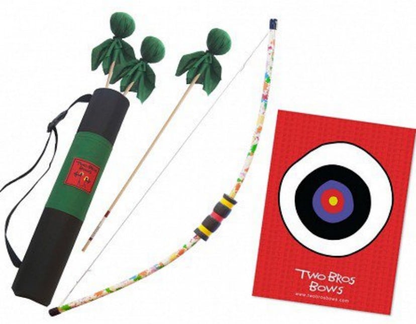 Kid-friendly archery set with quiver bag