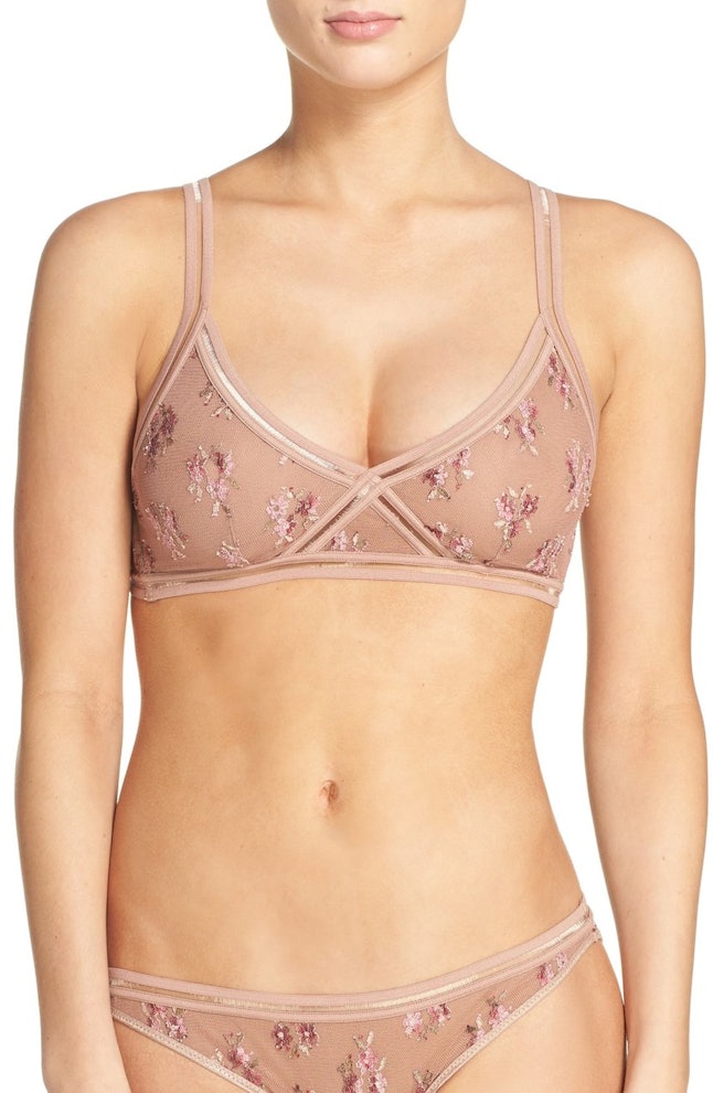 10 Bras For Petite Sizes That Are Supportive & Stylish