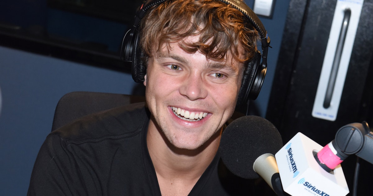 Ashton Irwin S Snapchat Name Is Your Middle School Screen Name