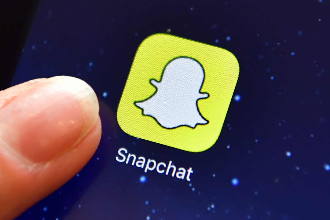 4 Emojis To Use On Snapchat To Tell People You're Totally Single
