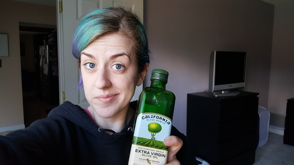 I Used Olive Oil Hair Treatments For A Week Here S What Happened