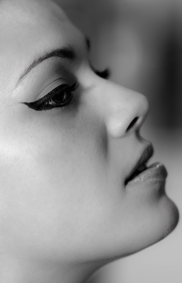 7 Ways To Keep Your Eyeliner From Smudging