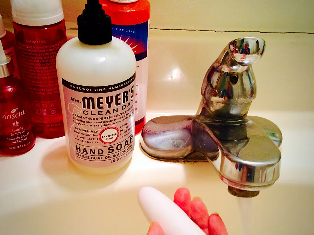 How To Clean Sex Toys Keep Those Vibrators, Anal Beads, & More In Tip-Top Shape How To Clean Sex Toys Keep Those Vibrators, Anal Beads, & More In Tip-Top Shape