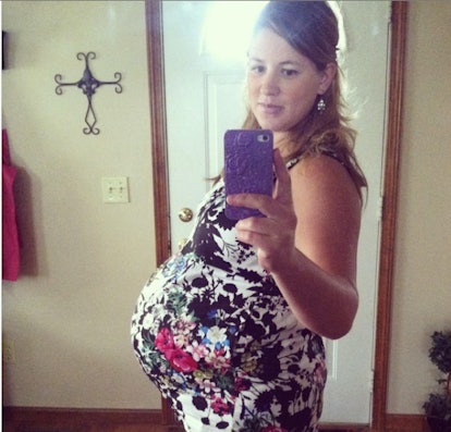 Chaunie Brusie taking a mirror selfie during her late pregnancy