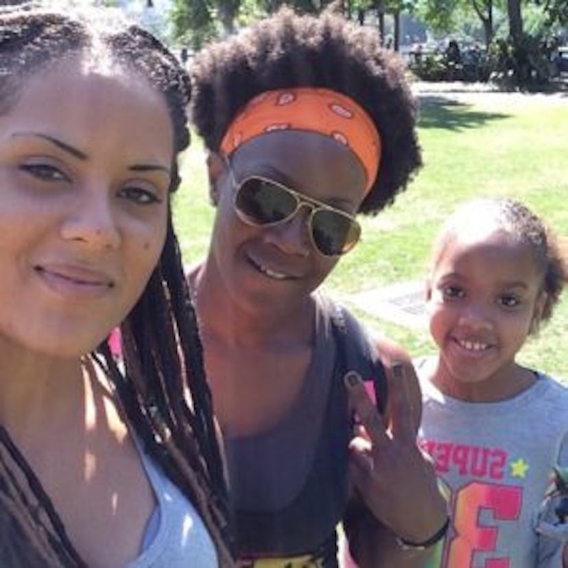 A Florida mom posing for a selfie with her two daughters