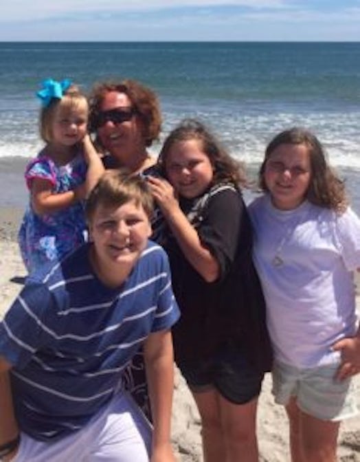 A Florida mom poses for a picture at the beach with her four children 