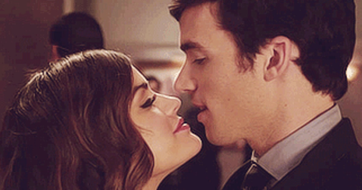 Will Ezra &amp; Aria Get Married In &#39;Pretty Little Liars&#39; 7A? Someone&#39;s Wedding  Will Happen