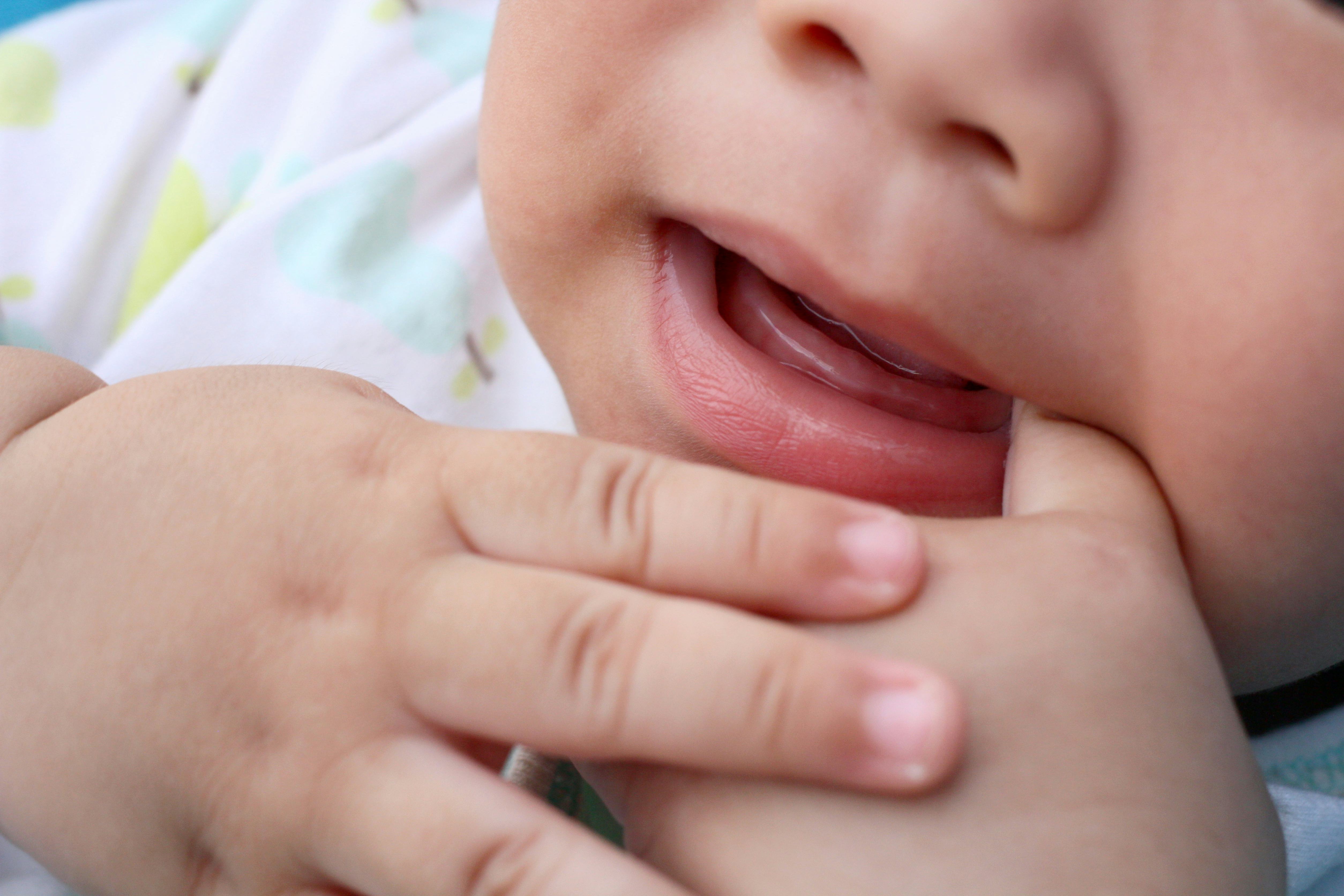 9 Signs Your Baby Is Teething, & Not Just Crying
