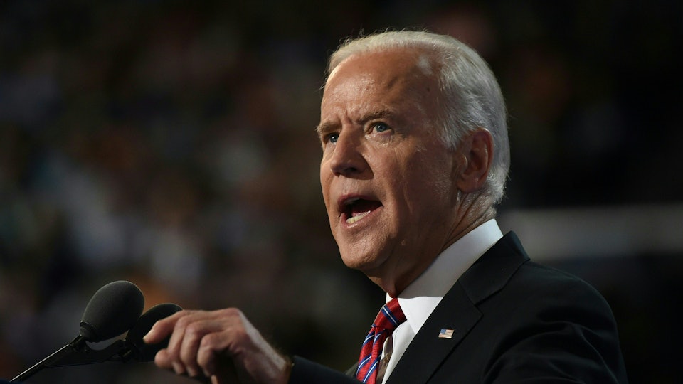 Who Is The Couple Joe Biden Wed This Photo Of Him Officiating Is Too Cute