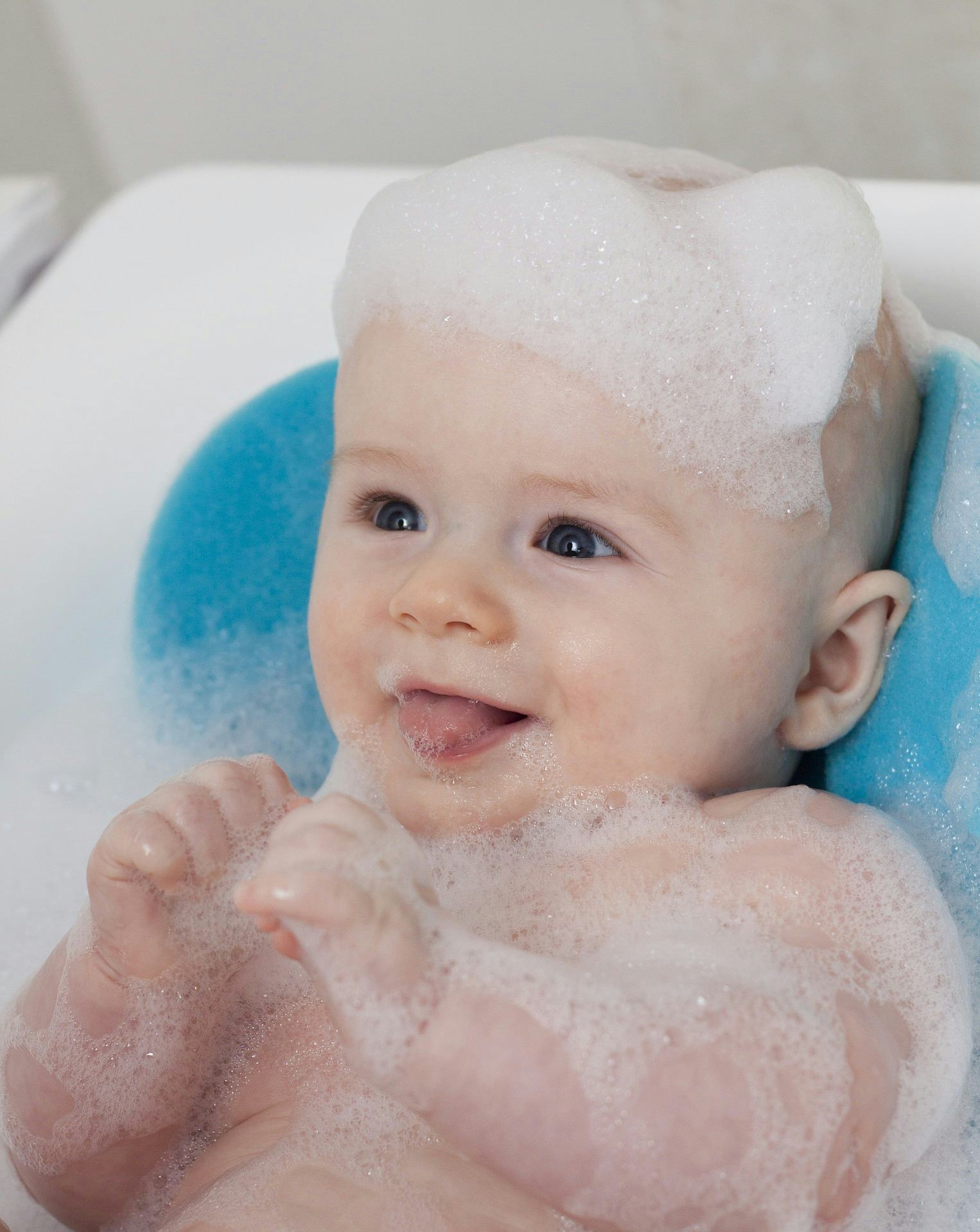 How To CoBathe With A Newborn & Make The Most Of Bath Time