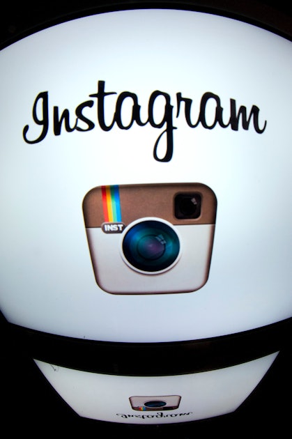 How To Use Instagram Zoom, Because It's Finally A Thing