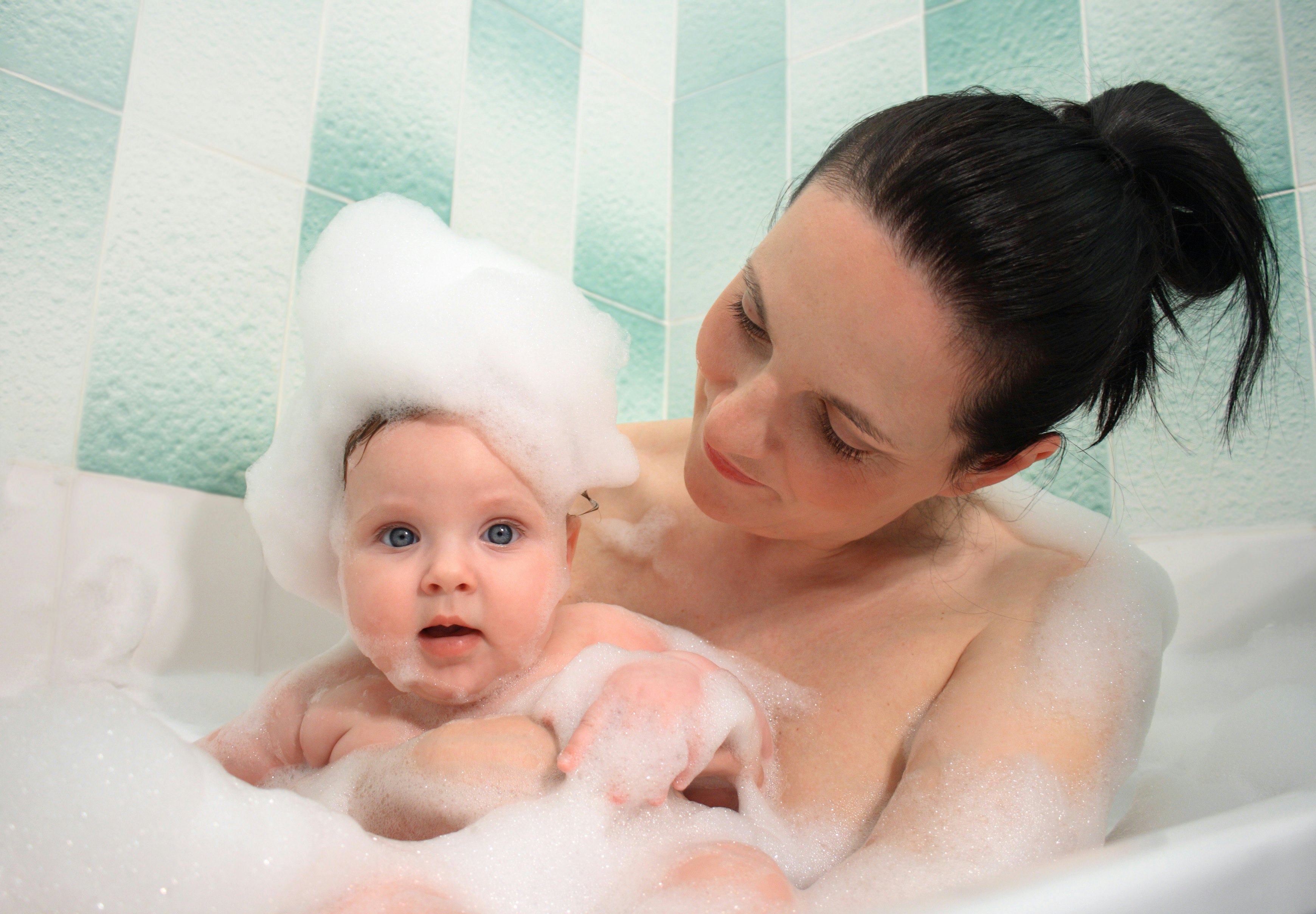 голая мама с детьми в ванной фото (120) фото