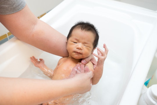 Newborn baths: When and how often to bathe a newborn