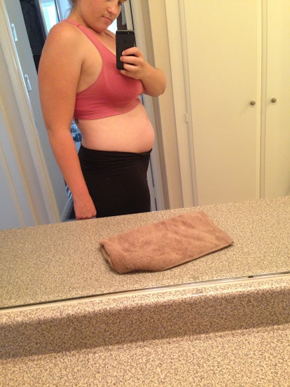 Haley DePass taking a selfie during her early pregnancy.
