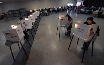 swing states that don't require voter id