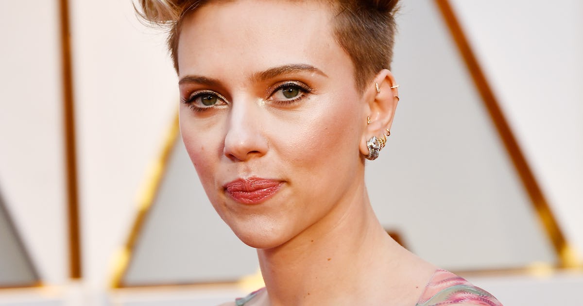 Who Did Scarlett Johansson Bring To The 17 Oscars Fans Everywhere Were Curious Who Did Scarlett Johansson Bring To The 17 Oscars Fans Everywhere Were Curious
