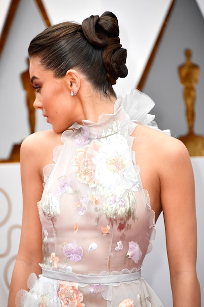 Hailee Steinfeld's Oscar's Look Had A Major Wardrobe Malfunction You