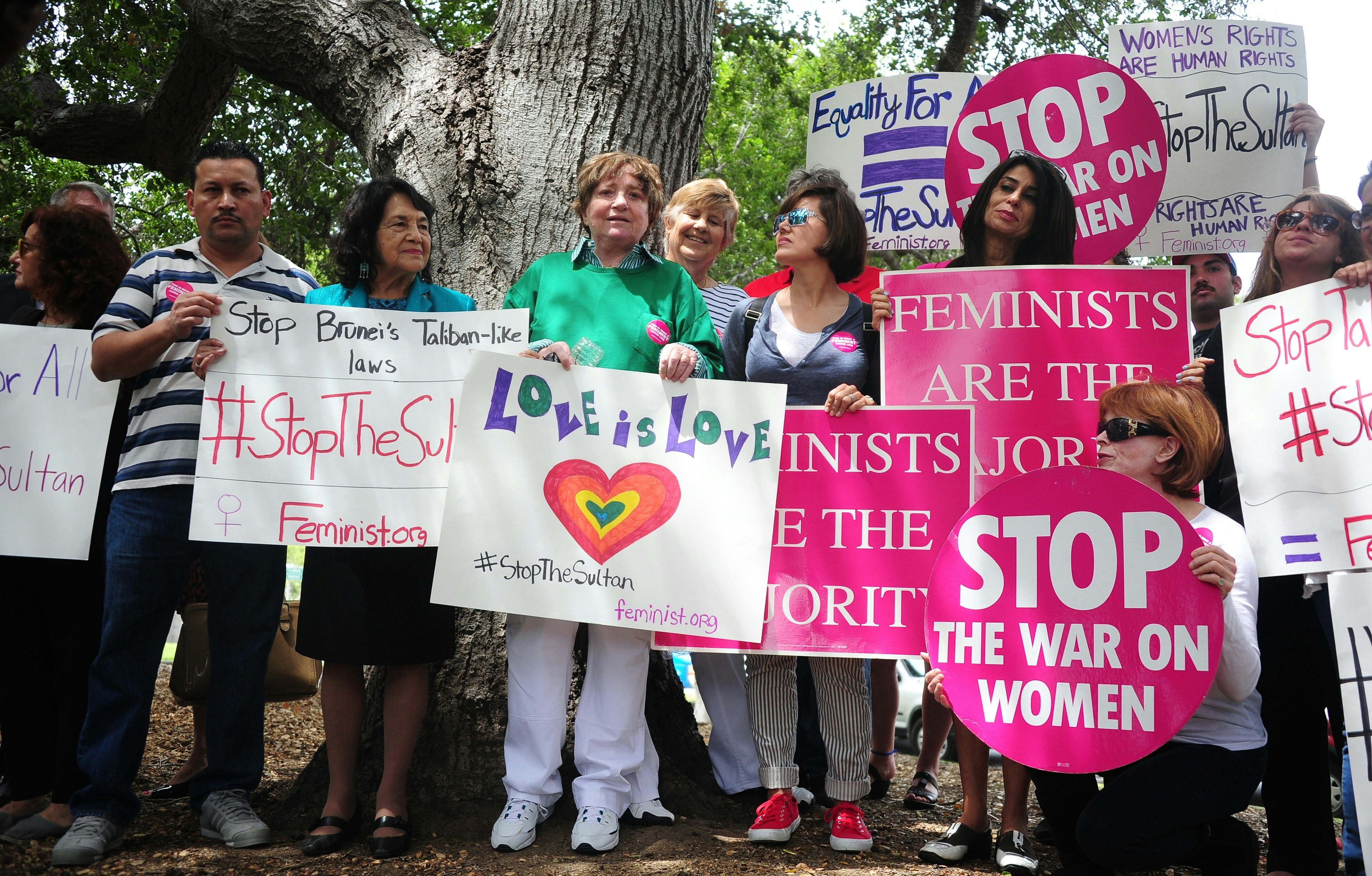 How To Find A Local Women's March Near Me & Get Protesting