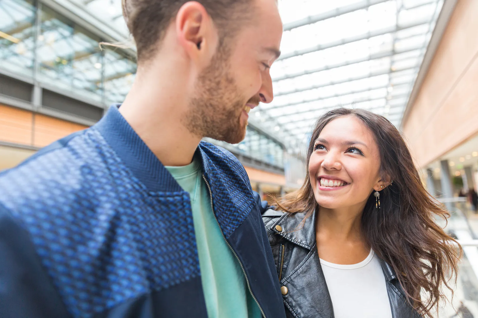 6 Unusual Places To Meet People In 2017, Online And IRL