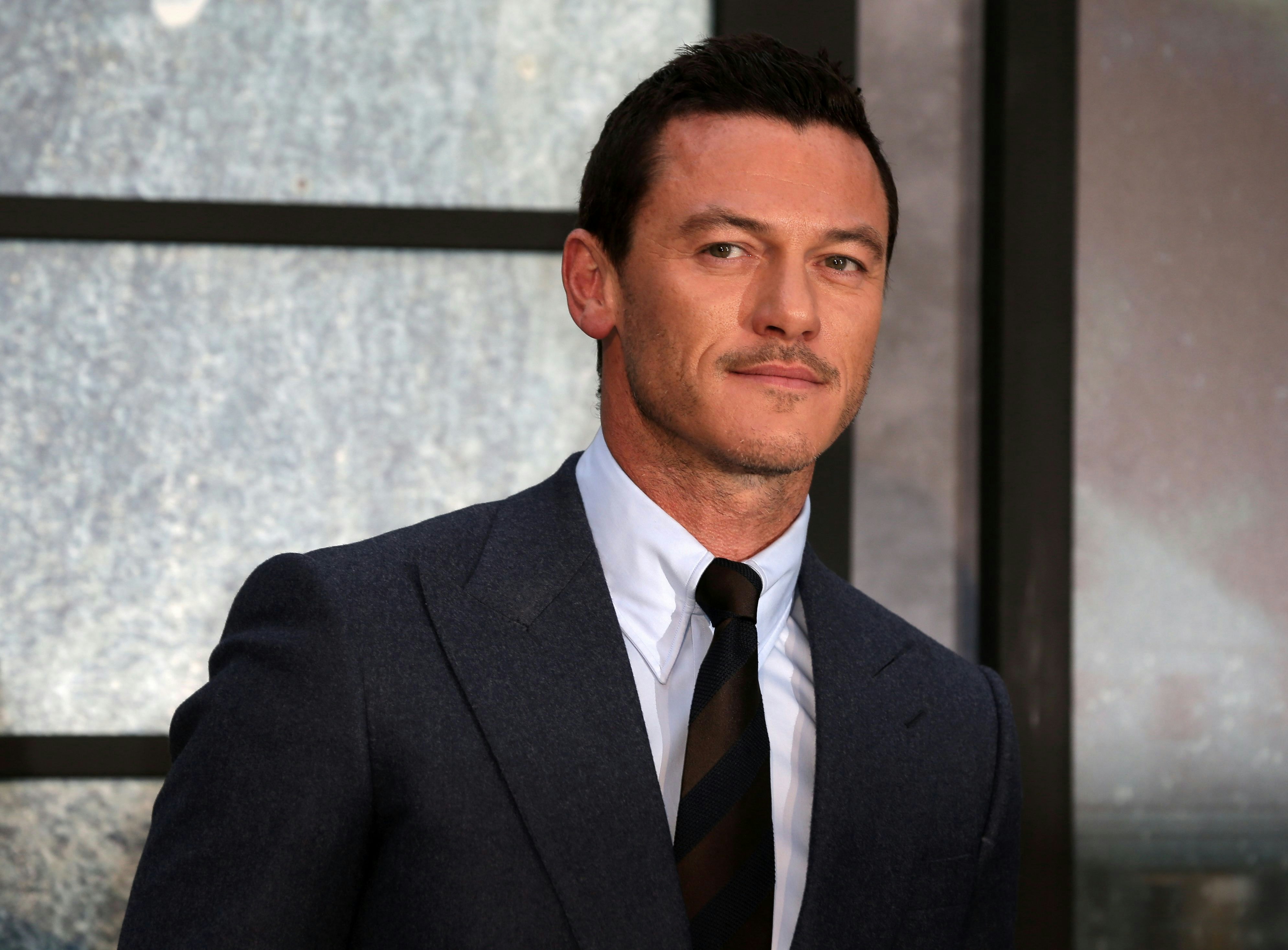 Who Plays Gaston In Beauty And The Beast 2017 Luke Evans