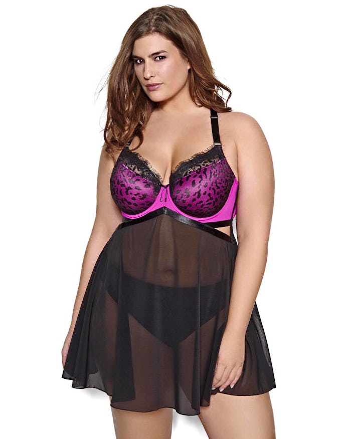 A model sporting black-pink plus size lingerie for V-day