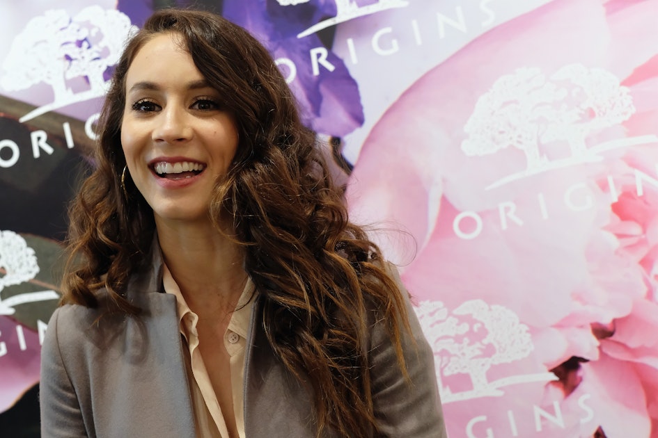 Troian Bellisario's Lob Haircut Is Her First Dramatic Chop In Years ...