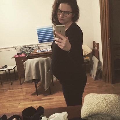 Elisabeth Jill (EJ) Dickson pregnant taking a mirror selfie in a black dress