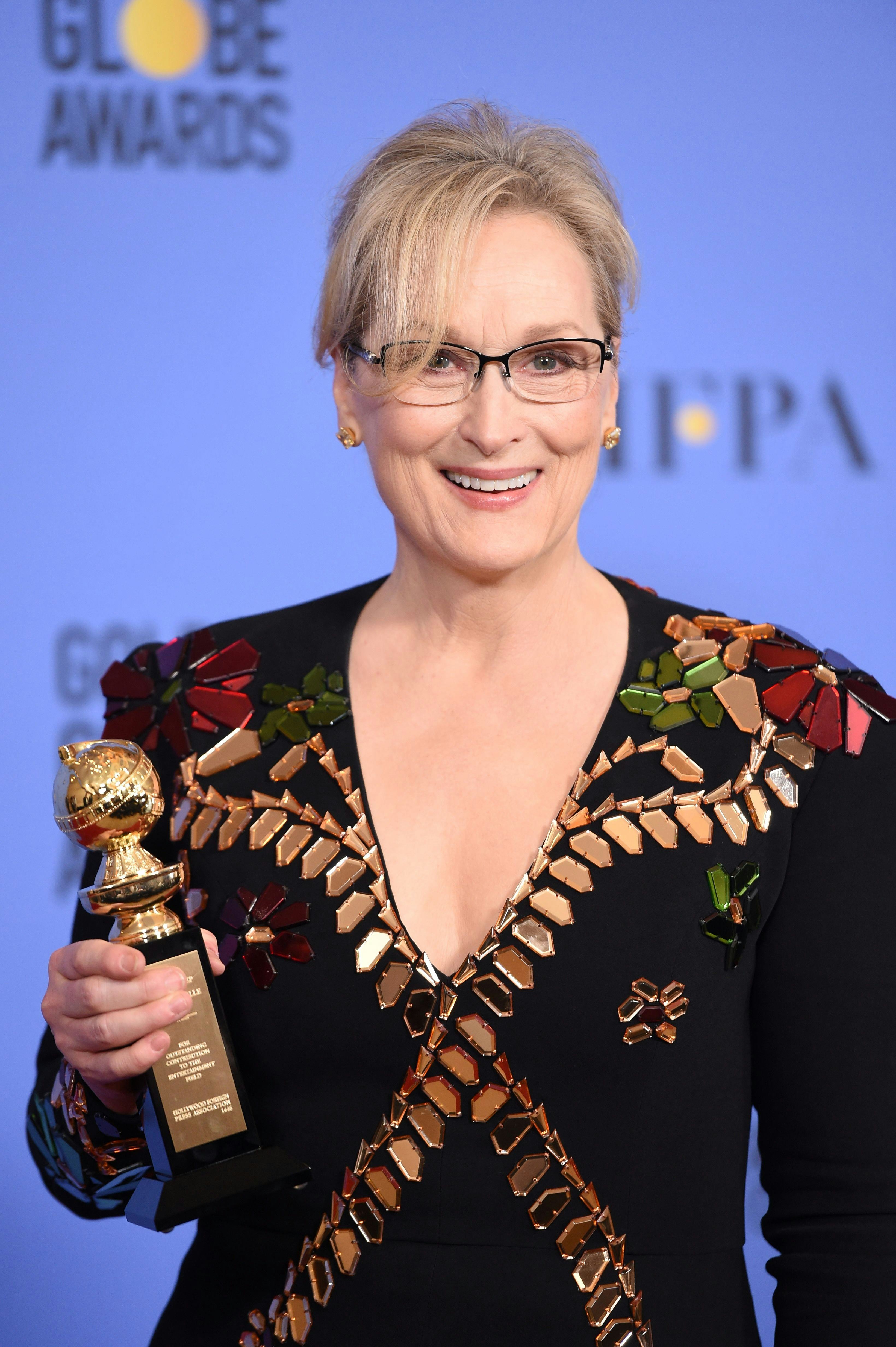 Meryl Streep's 2017 Golden Globes Outfit Was A Bejeweled Masterpiece ...