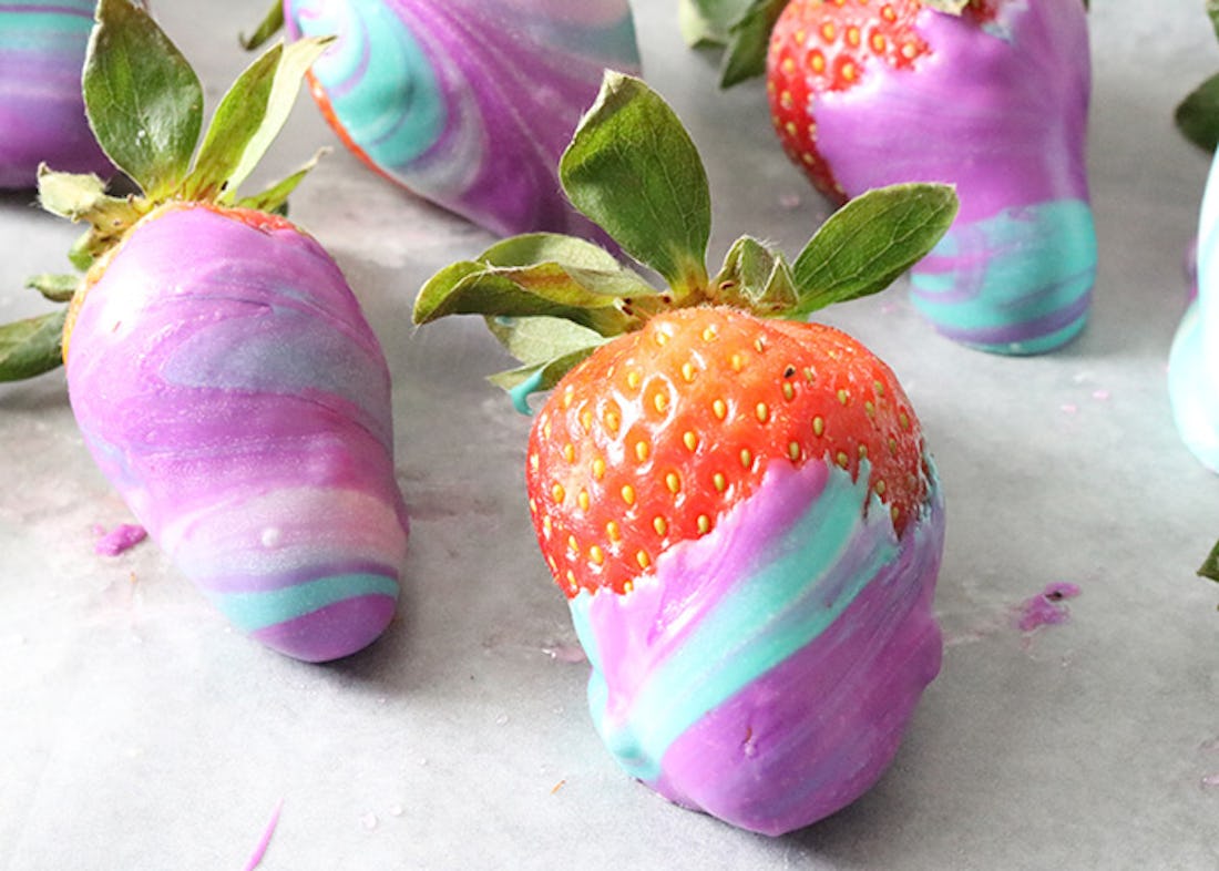 How To Make TieDye Strawberries For A Colorful Valentine's Day Treat
