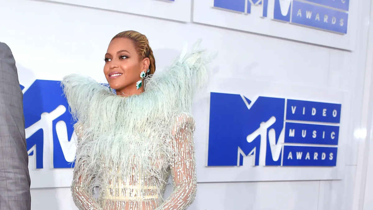 Blue Ivy's Prince Inspired Grammys Outfit Is Giving Us All The Life We Don't Deserve Blue Ivy's Prince Inspired Grammys Outfit Is Giving Us All The Life We Don't Deserve