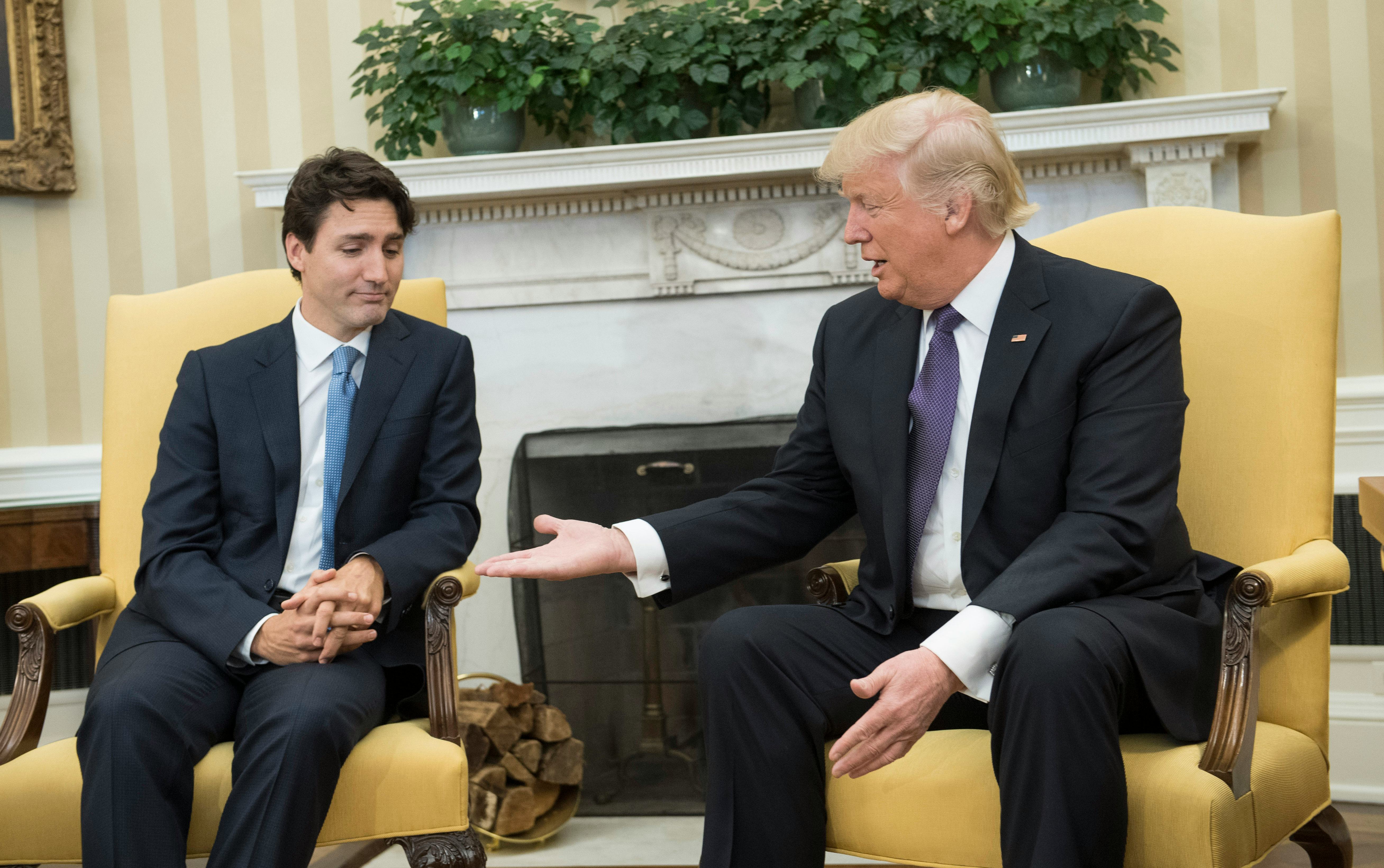 Justin Trudeau's Face When Donald Trump Holds Out His Hand Is All Of ...