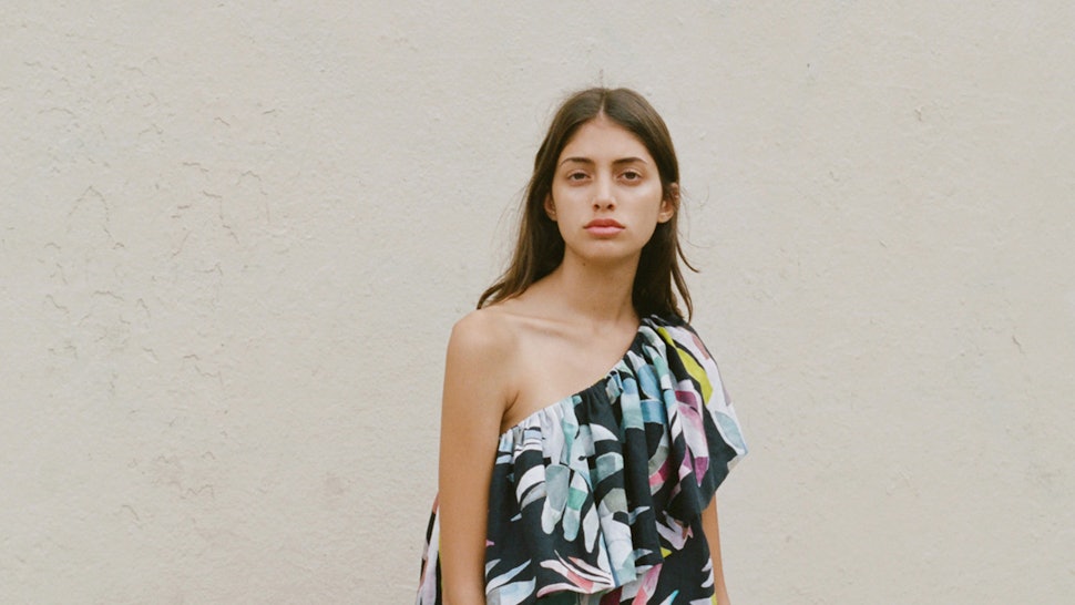 What Is Beach Formal Here S What You Should Wear To A Sunny Sandy