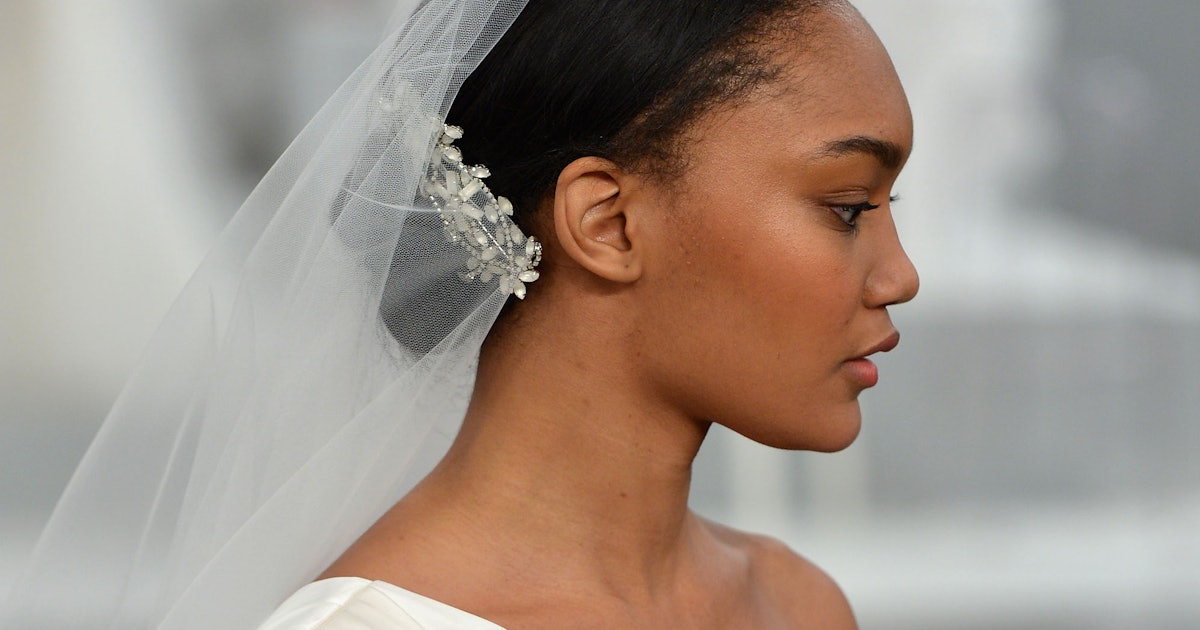 9 Minimalist Wedding Dresses If You're A Bride That Wants To Keep It Simple