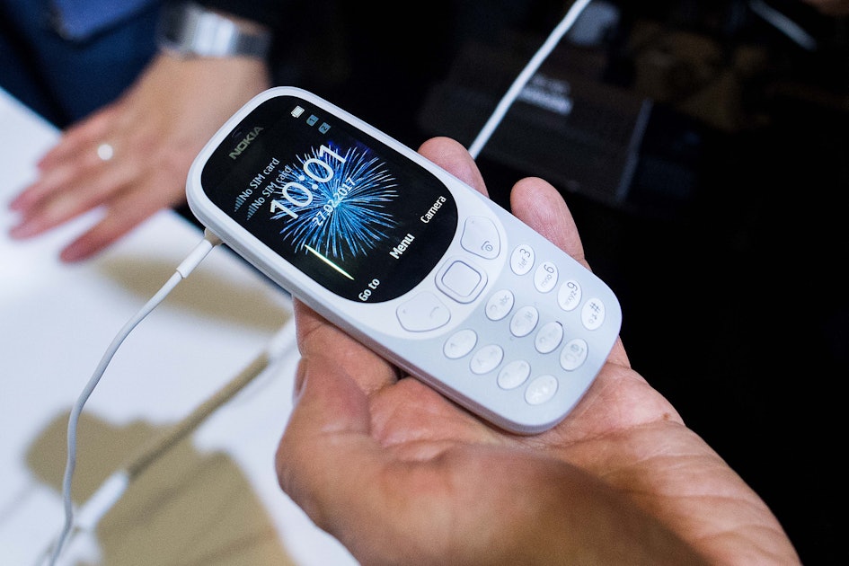 90s classic Snake makes a comeback on new smartphones