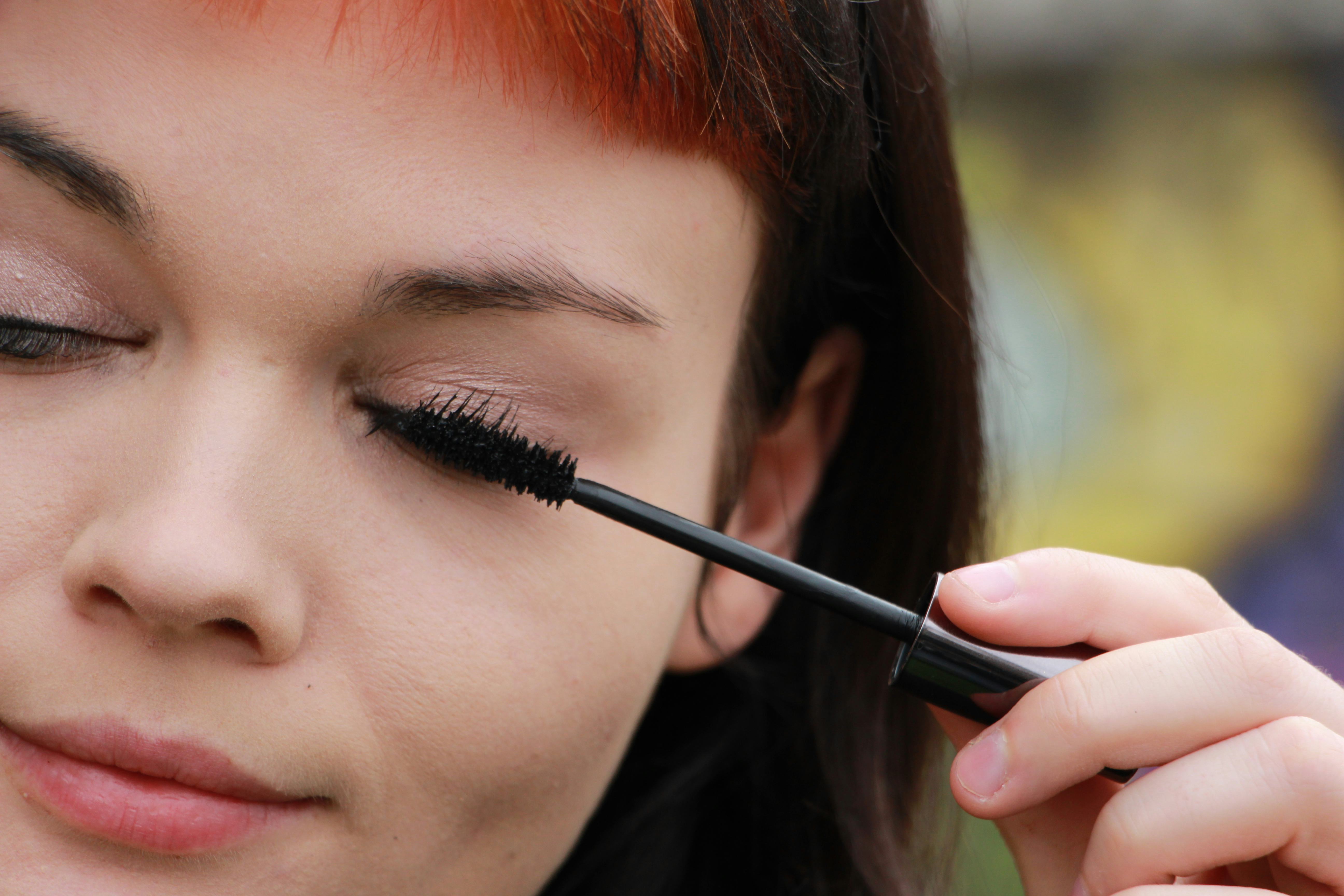 I Applied Makeup Without Using A Mirror & The Results Were Surprisingly