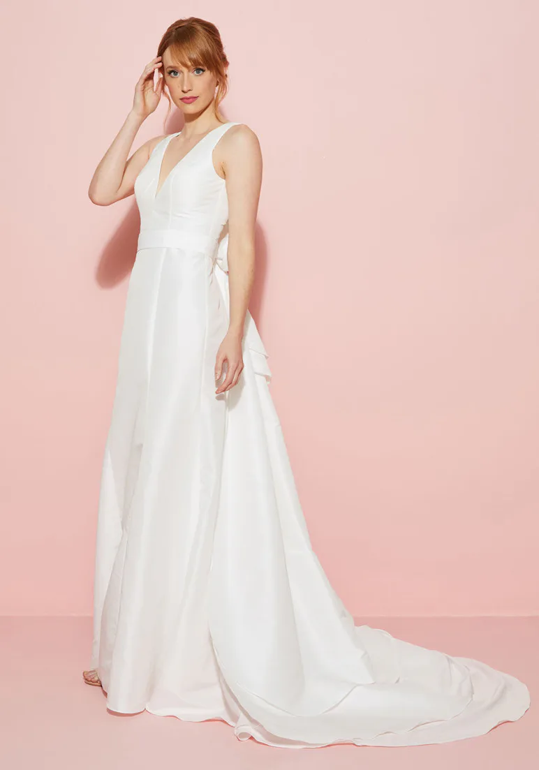 11 Non-Lace Wedding Dresses For Contemporary Brides