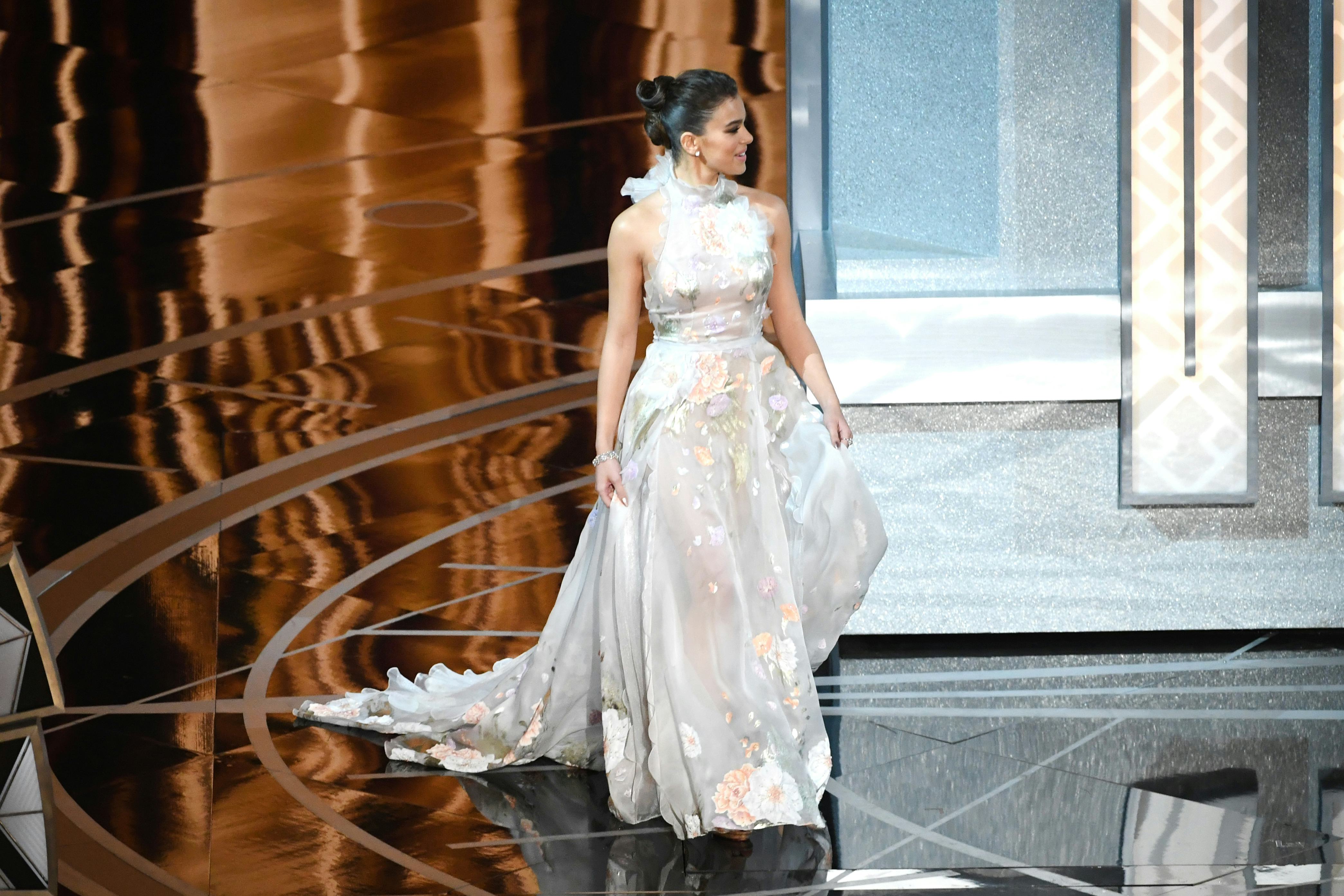 Hailee Steinfeld's Oscar's Look Had A Major Wardrobe Malfunction You